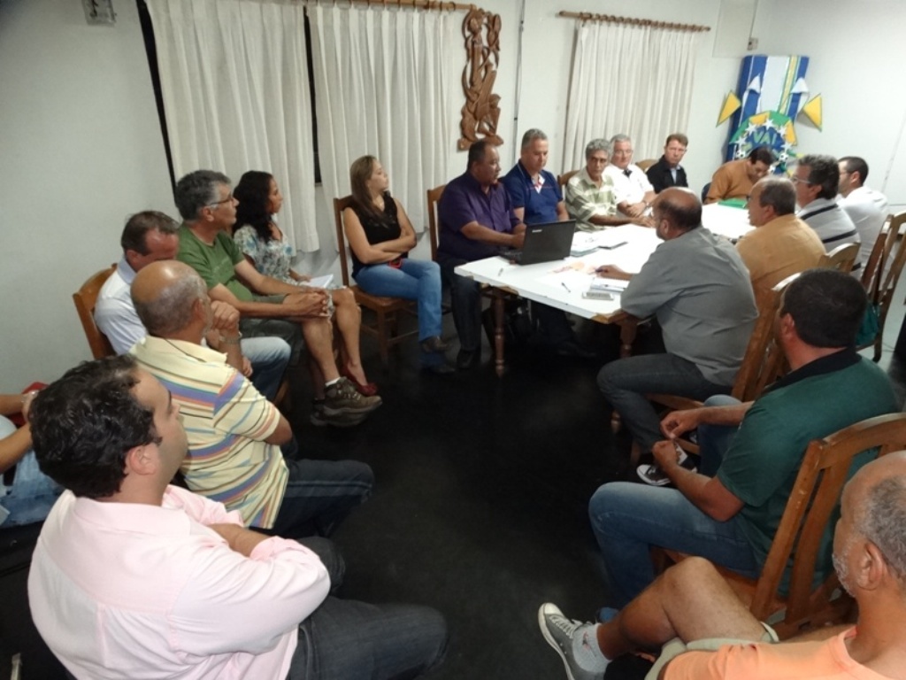 Apresentao do esbouo de trabalho da Itie ao COMTUR